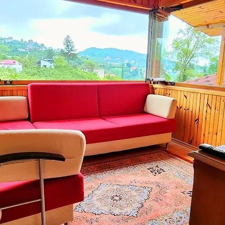 Bahcede Ahsap Bag Evi Ve Cardak Trabzon