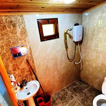 Bahcede Ahsap Bag Evi Ve Cardak * Trabzon