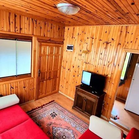 Tatil Evi Bahcede Ahsap Bag Evi Ve Cardak *