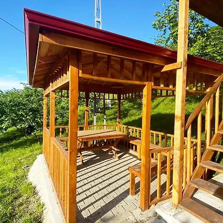 Tatil Evi Bahcede Ahsap Bag Evi Ve Cardak Trabzon