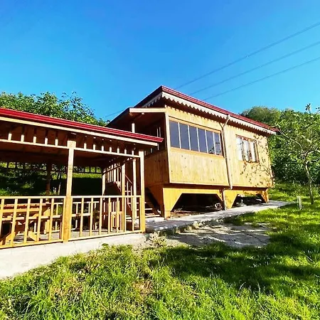 Bahcede Ahsap Bag Evi Ve Cardak Tatil Evi Trabzon